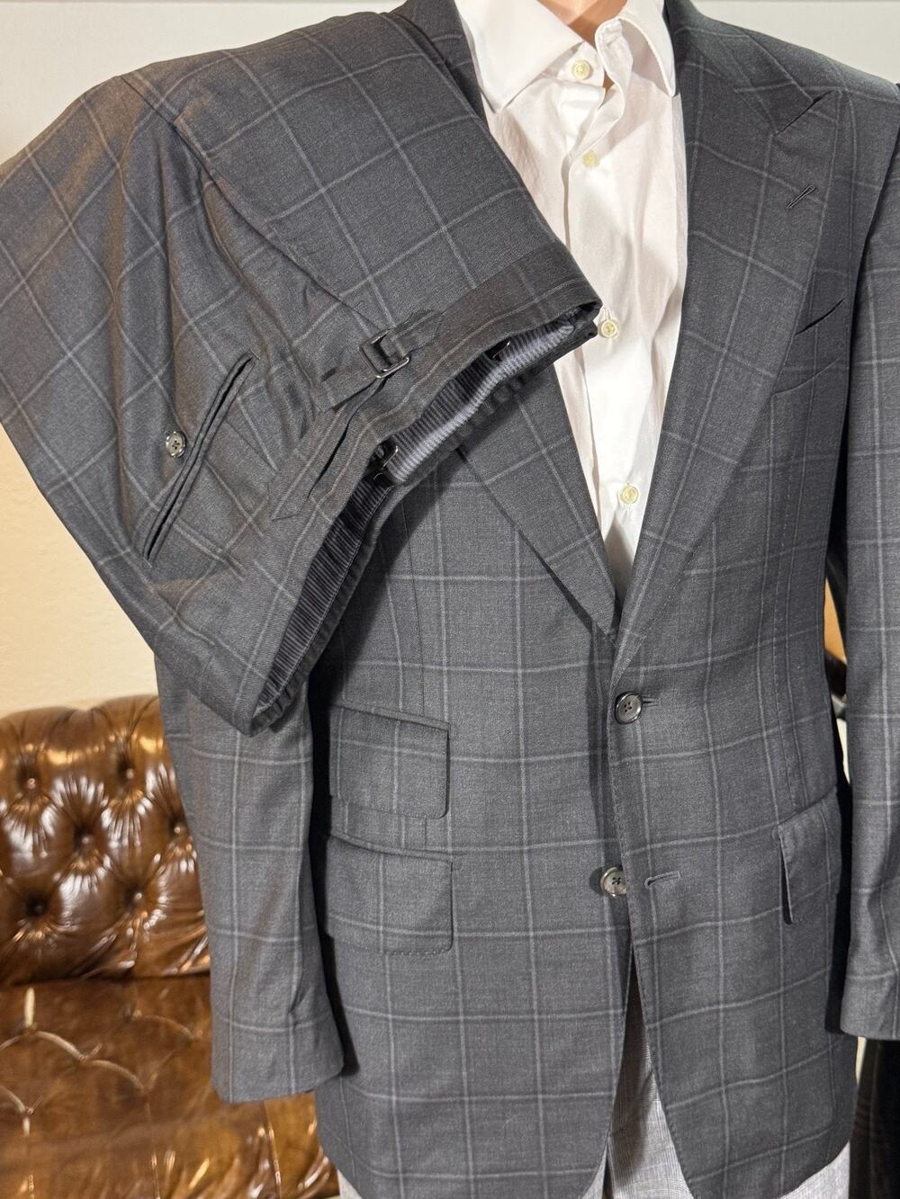 Tom Ford Charcoal Peak Lapel Suit Wool Windowpane Windsor 48 38R 34x30.5 Trouser